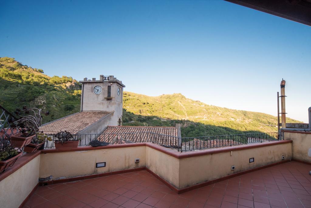 The Clock Houses Borgo Gallodoro Letojanni Extérieur photo