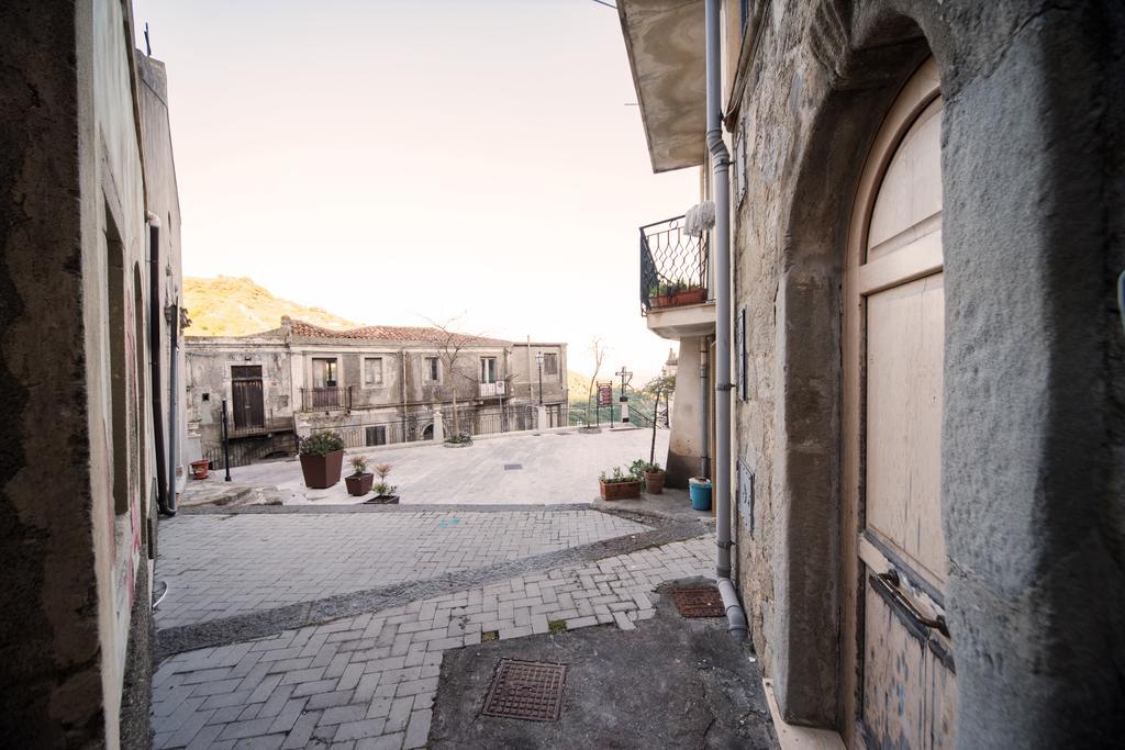 The Clock Houses Borgo Gallodoro Letojanni Extérieur photo