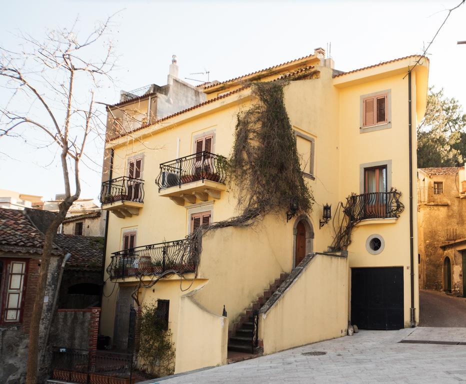 The Clock Houses Borgo Gallodoro Letojanni Extérieur photo