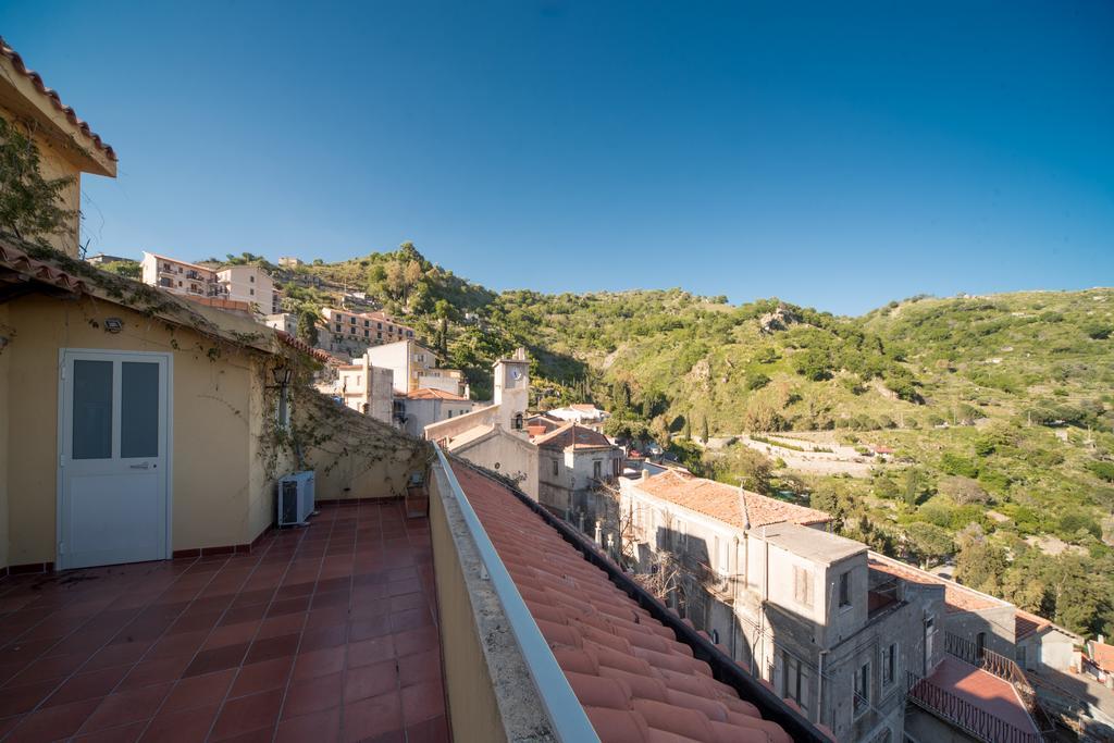 The Clock Houses Borgo Gallodoro Letojanni Extérieur photo